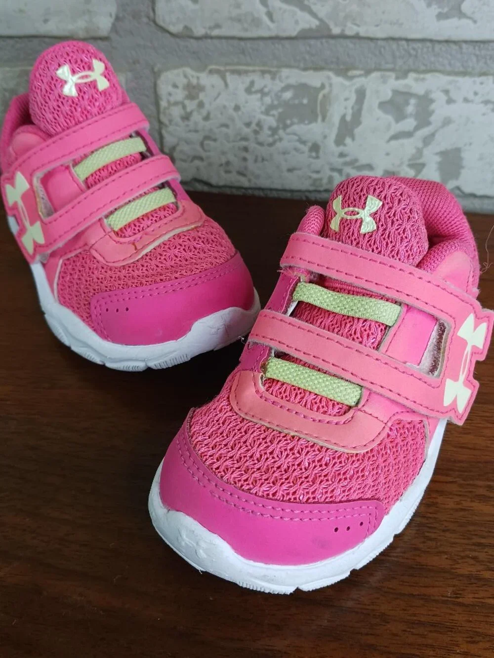 Under Armour Girls Size 5K Shoes Pink & Green Hook & Loop Sneakers